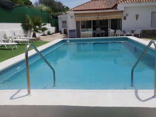 Valencina de la Concepción Casa | Chalet con Jardin Piscina Privada y parking