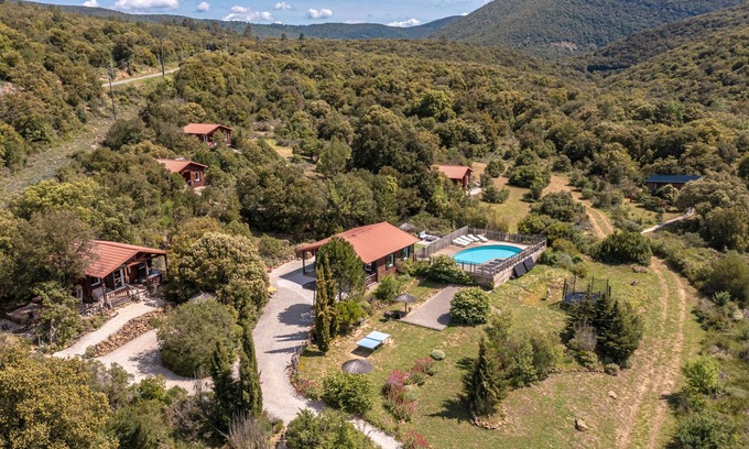 Rouffiac-des-Corbieres Chalet De Esquí | Chalet 'Gites Les Casots' con piscina compartida, terraza privada y aire acondicionado