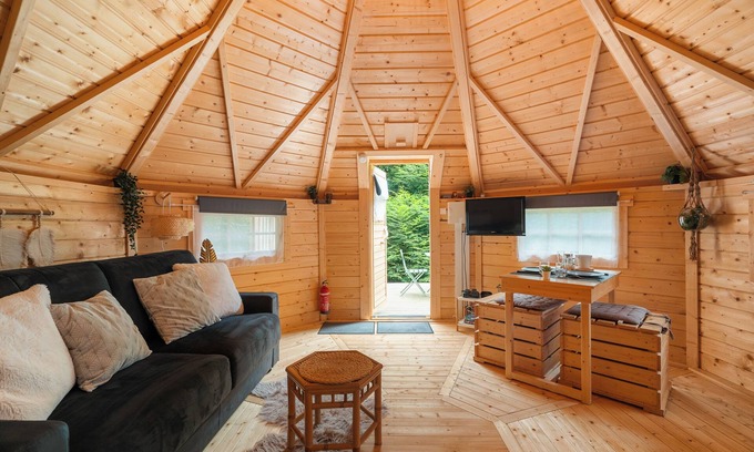 Sables-d'Or-les-Pins Chalet De Esquí | Chalet 'Gite Petite Chaumière Kota Finland' con terraza privada, jardín privado y aire acondicionado