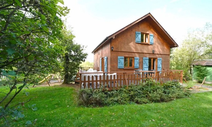 Biron Chalet De Esquí | Chalet en Biron con Sauna y Vistas Naturales