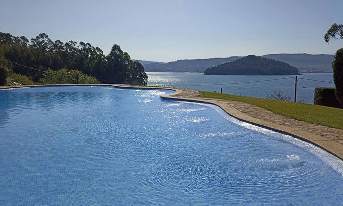 Chancelas Chalet De Esquí | Chalet in combarro on the beach