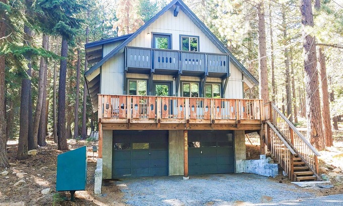 North Upper Truckee Casa | Chalet in the Pines - 30+ Day Vacation Rental