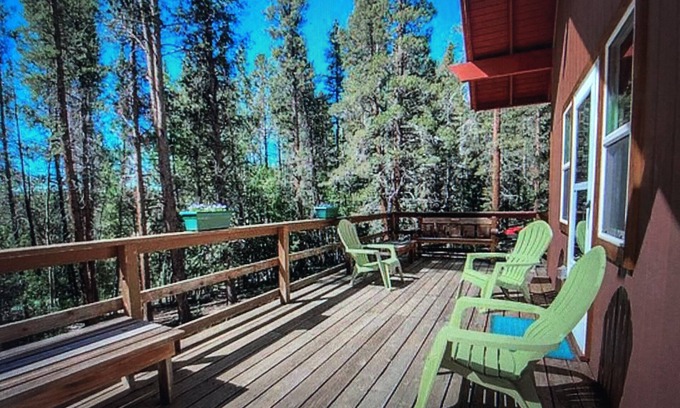 Twin Lakes Cabina | Chalet in the Woods on 30+ Acres!