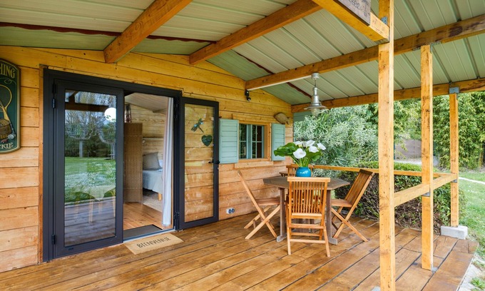 La Roquette-sur-Siagne Chalet De Esquí | Chalet 'Les Iris' con piscina privada, terraza compartida y aire acondicionado