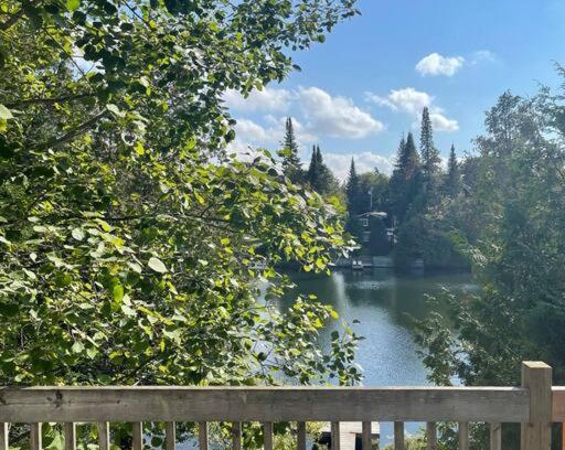 St-Adolphe-d'Howard Chalet De Esquí | CHALET LA PENINSULE AU BORD DU LAC