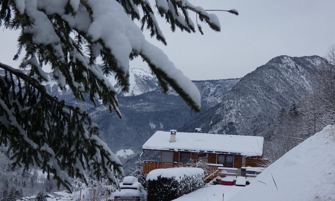Thones Chalet De Esquí | Esquiar en La Clusaz confort bienestar jacuzzi wifi estacionamiento terraza vista