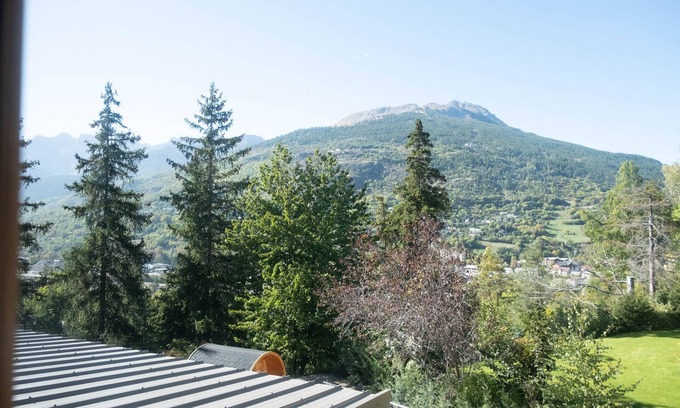 Briancon Chalet De Esquí | Chalet "Laltizoard" con vistas a la montaña, piscina climatizada compartida y Wi-Fi