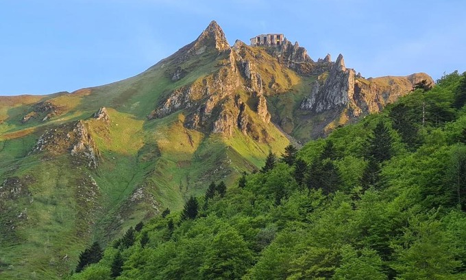 Mont-Dore Chalet De Esquí | chalet le balcon du Sancy - location du samedi au samedi - linge de lits fournis - option ménage fin de séjour non proposée