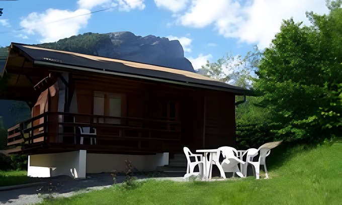 Sixt-Fer-a-Cheval Chalet De Esquí | Chalet 'Le Flocon' con vistas a la montaña, terraza compartida y Wi-Fi