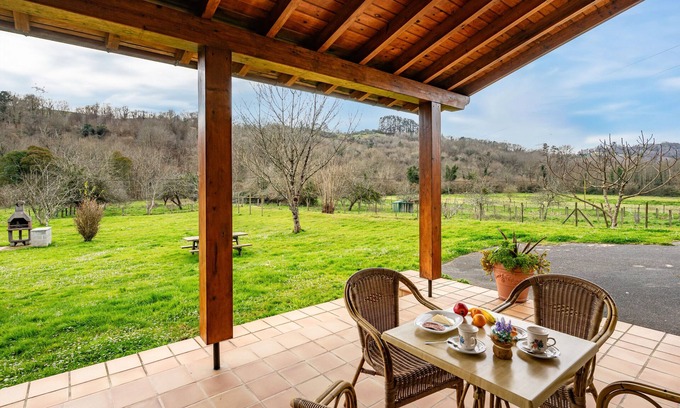 San Juan de Parres Apartamento | Chalet 'Les Cuartes 1' con vistas a la montaña, terraza privada y jardín privado