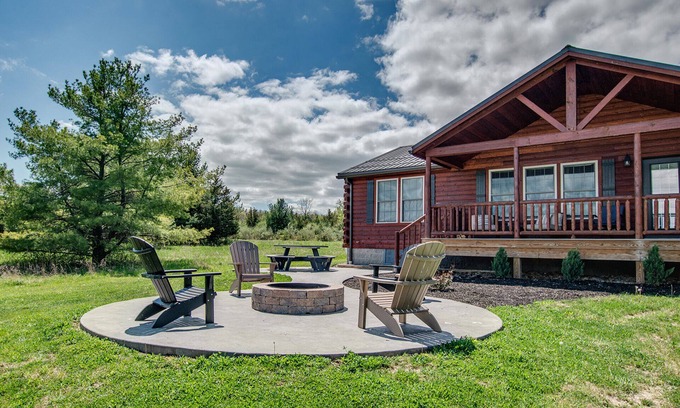 Himrod Casa | Chalet: modern cozy cabin on Seneca lake wine trail with outdoor firepit