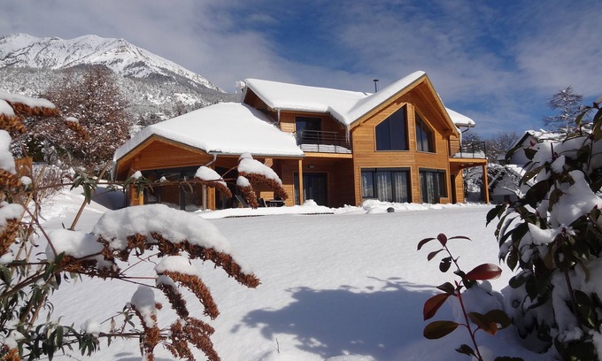 Puy-Saint-Eusebe Chalet De Esquí | CHALET PAULANTOINE con PISCINA Y ÁREA DE BALNEOTERAPIA