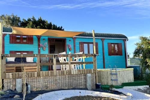 Nueva Milla de Oro Chalet De Esquí | Chalet Sleeps 2 - Pool Balcony Mountain Views