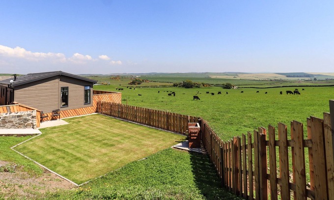 Newton Stewart Casa | CHALLOCHMUN VIEW, family friendly, with a garden in Glenluce