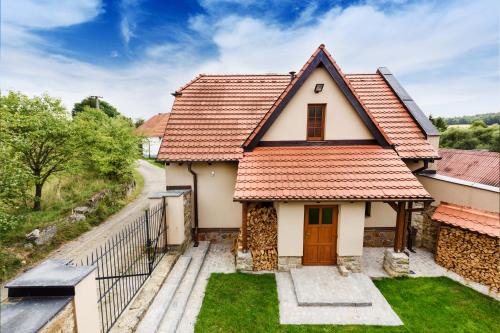 Varvazov Casa | Chalupa s vlastním koupáním a rozlehlou zahradou