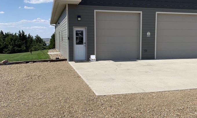 Chamberlain Cabina | Chamberlain 2 Bedroom Cabin, Sleeps 4-6, Great View, Boat/Camper Parking, Quiet