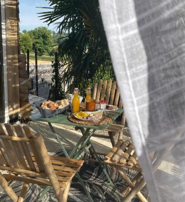 Souvigny Cama Y Desayuno | Chambre élégante avec terrasse