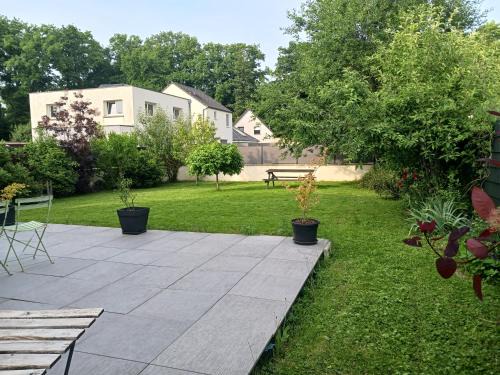 Offemont Casa | Chambre calme à la limite de Belfort, maison avec jardin proche du stade, du skatepark et de la rivière