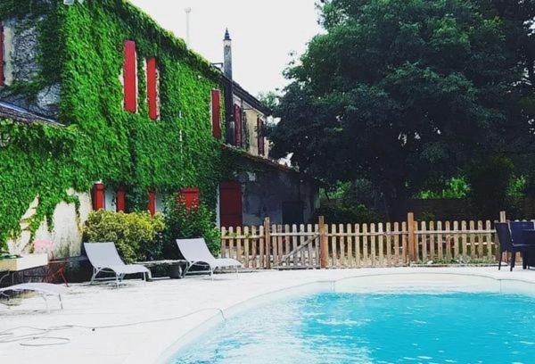 Lagnes Cama Y Desayuno | Chambre d'Hotes Manon - Domaine Les Peupliers -