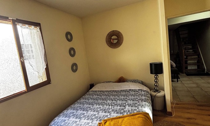 Varambon Casa | Chambre meublée dans maison avec jardin face a la rivière d’Ain