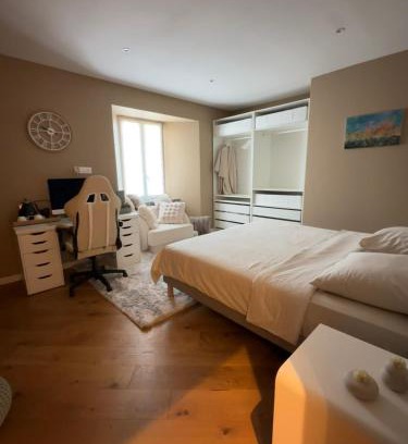 Domagne Casa | Chambre privée avec salle de bain tourelle