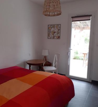 Lezignan-Corbieres Casa | Chambre privée au coeur d'une pinède dans un quartier résidentiel