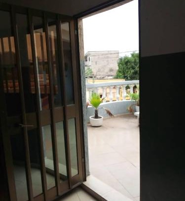 Adetikope Cama Y Desayuno | Chambre salon meublée