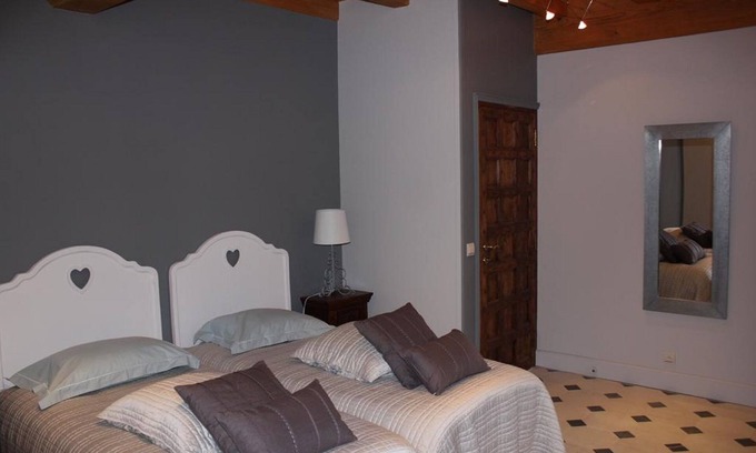 Tendu Cama Y Desayuno | chambre Muguet-Doble con dos camas-Baño privado con bañera-Superior-Vista al ...