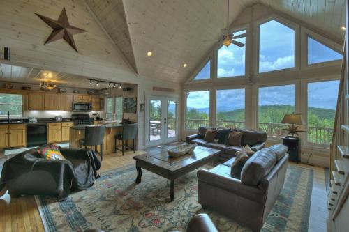 Morganton Casa | Champagne Chalet - Cuddleup