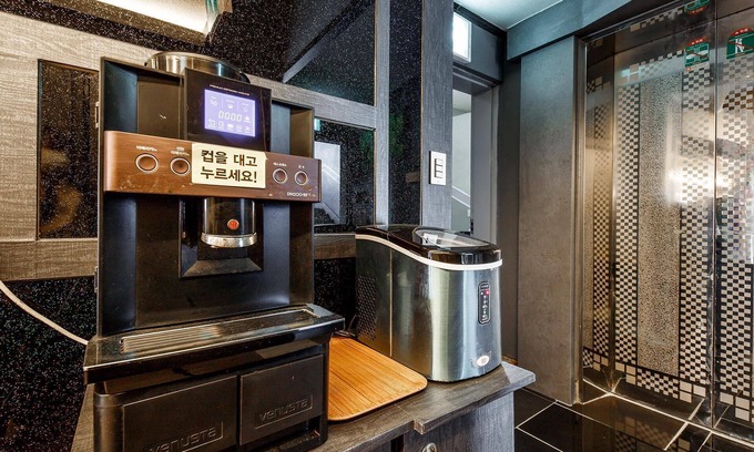 Changwon Hotel | Changwon Bonggok-dong Roll