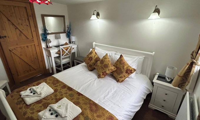 Cauldon Low Cabaña | Character 3 Bed Peak Dist Farmhouse Alton Towers