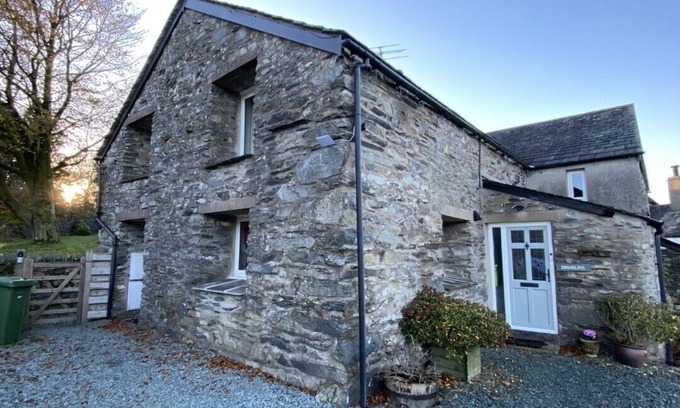 Lowick Cabaña | Characterful & spacious C17th cottage. 3 Bed. Pet friendly. Rural tranquillity.