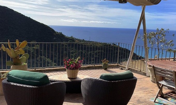 Belmonte Calabro Casa | Casa típica en Belmonte Calabro con vistas al mar de terrazo