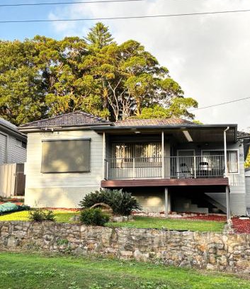 Charlestown Casa | Charlestown Central 5 Bedrooms Front House