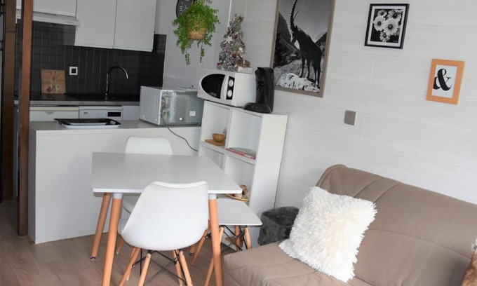 Pralognan-la-Vanoise Apartamento | Charmant 2 pièces près des pistes avec balcon et piscine chauffée - FR-1-464-9