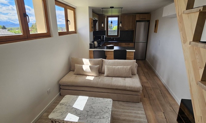 Cranves-Sales Casa | Charmant Duplex Proche Genève, Annecy, Stations: Séjour Entre Lacs et Montagnes