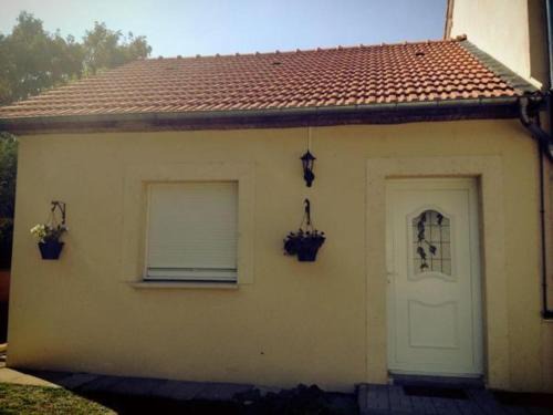 Etain Casa | Charmant Gîte à Étain, Tout Inclus, Proche Verdun avec Terrasse et Parking - FR-1-585-3