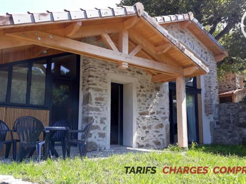 Doizieux Casa | Charmant Gîte en Pierre avec Terrasse et Confort Moderne dans le Parc du Pilat - FR-1-496-155