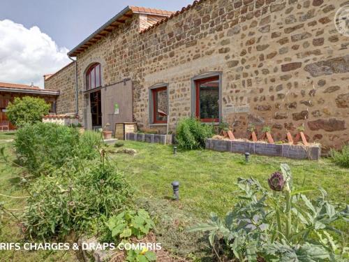 Verrieres-en-Forez Casa | Charmant gîte en pierre avec terrasses spacieuses - FR-1-496-327