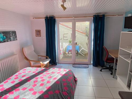 Bouguenais Apartamento | Charmant studio calme avec terasse & parking privé