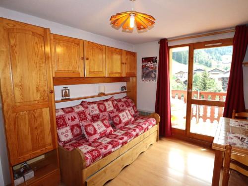 Areches Apartamento | Charmant T2 cabine 4 pers, centre-village, proche pistes et commerces, balcon sud, piscine l'été - FR-1-342-145