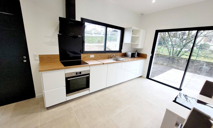 Brie-et-Angonnes Casa | Charmante Maison Individuelle à la Campagne