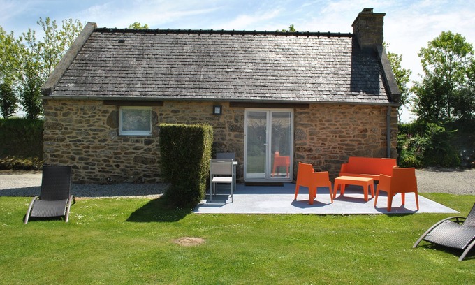 Plouguin Casa | Charmante Maison Bretonne Avec Piscine Chauffée