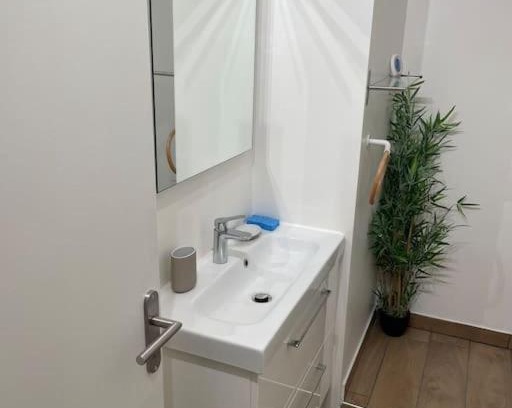 Bailly Apartamento | Charmante studette dans un quartier très calme