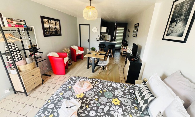 La Riviere-Saint-Sauveur Apartamento | Charming studio