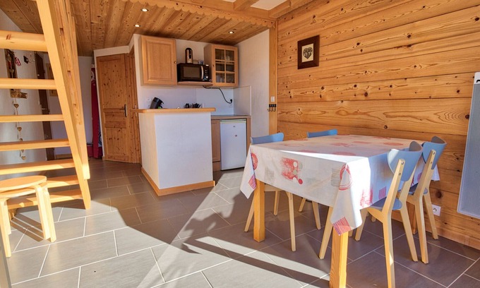 Notre-Dame-de-Bellecombe Apartamento | Encantador dúplex renovado con vista, 4 personas