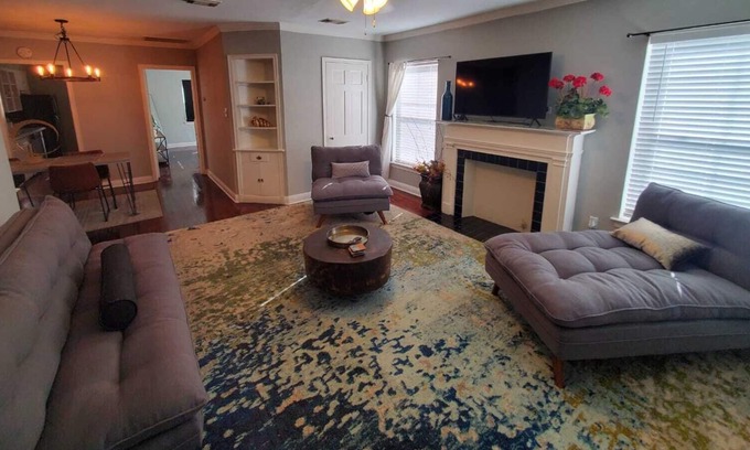 Southgate Apartamento | Charming 1 Bdr/ 1 Bth Upstairs Unit in Med Center