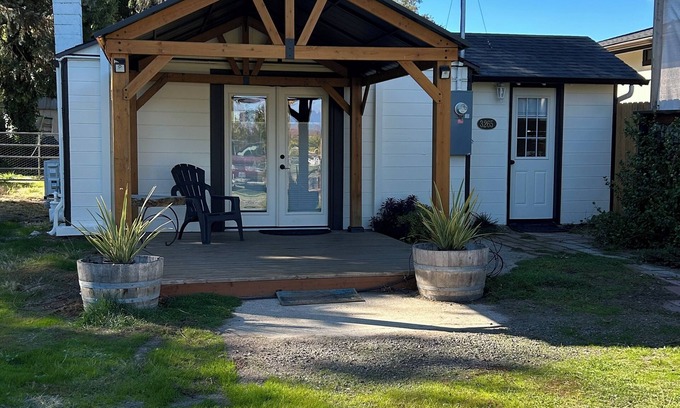 Central Point Cabaña | Charming 1-bedroom cottage in Central Point with AC