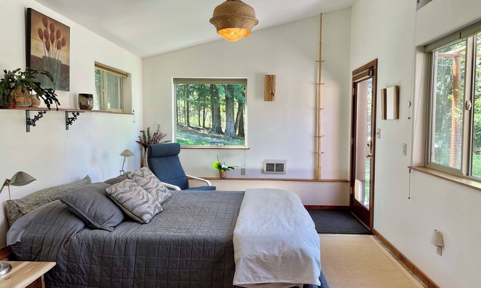 Sandpoint Apartamento | Charming 1-bedroom apartment in a beautiful natural setting, minutes from town.