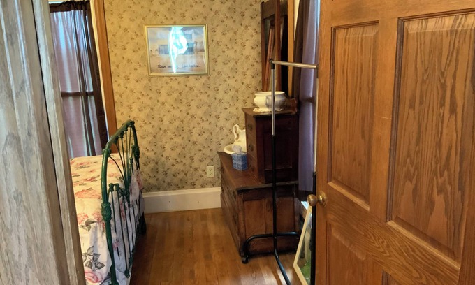 Weissert Cama Y Desayuno | Charming 1-bedroom bed & breakfast. Close to everything, away from it all.